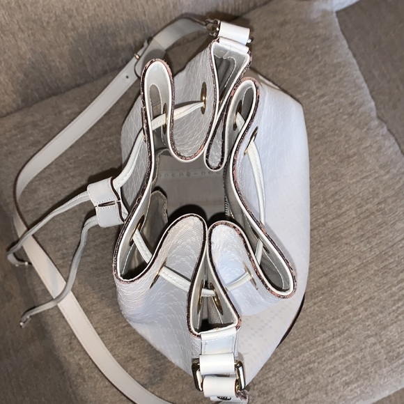 Authentic White Gucci Diamanté bucket bag - Picture 5 of 13